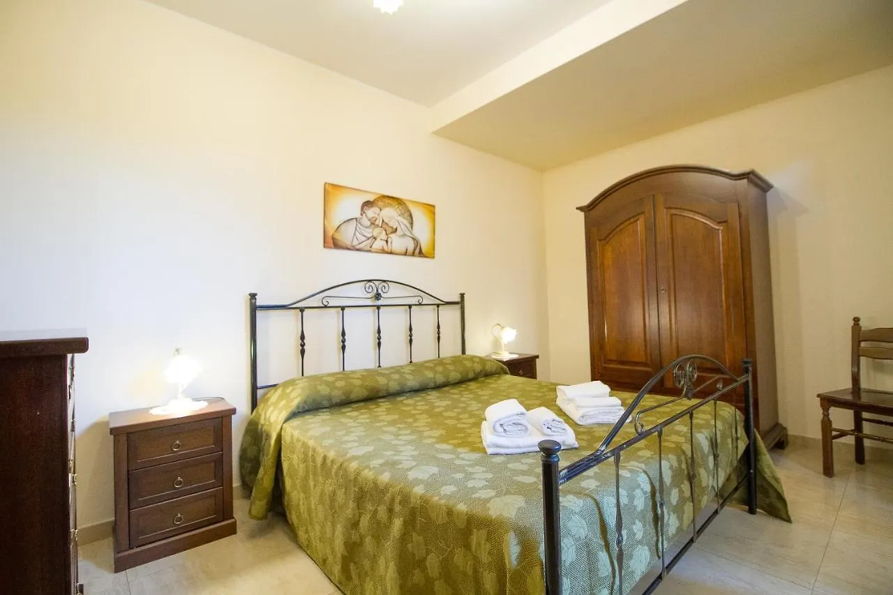Etna Royal View Apart otel Trecastagni 2*,  İtalya