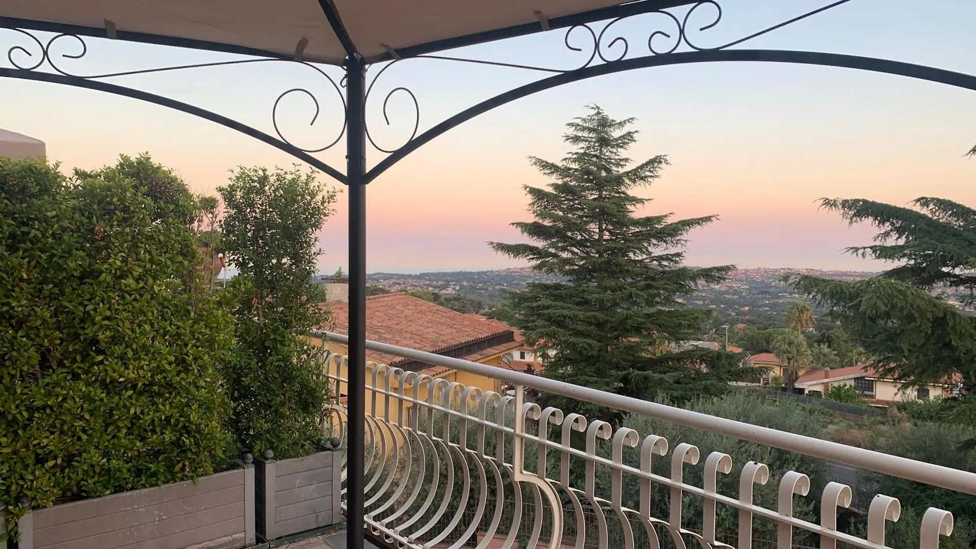 Aparthotel Etna Royal View Trecastagni 2*,