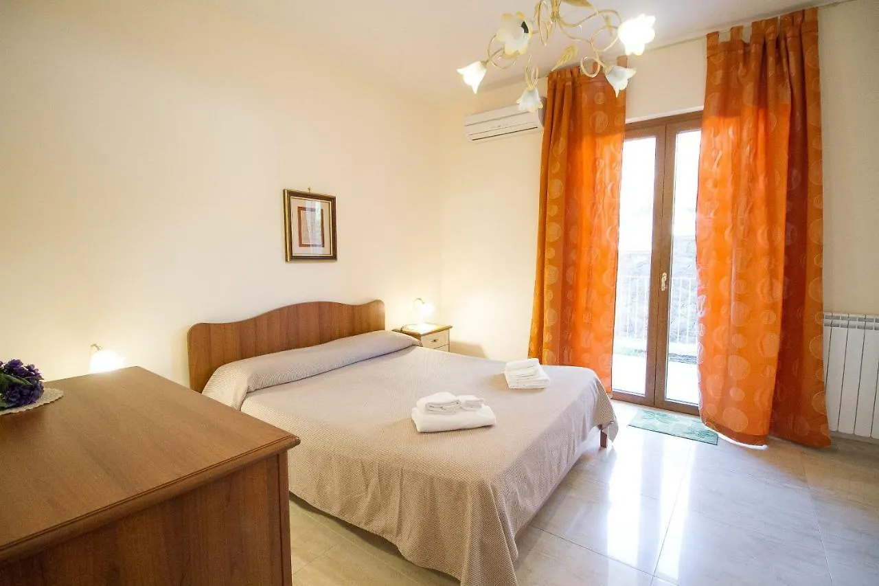 Etna Royal View Apart otel Trecastagni 2*,  İtalya